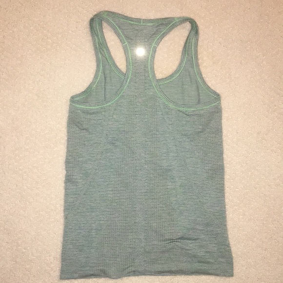 Lulu Lemon workout tank - Picture 2 of 3